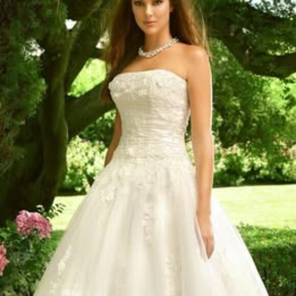 GORGEOUS CASABLANCA BRIDAL FLOORLENGTH WEDDING GOWN - Picture 6 of 6